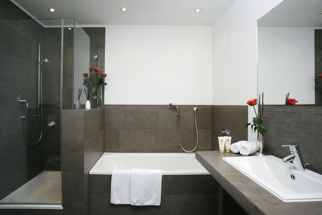 Hotel Regina -Garni Koeln ภายนอก รูปภาพ